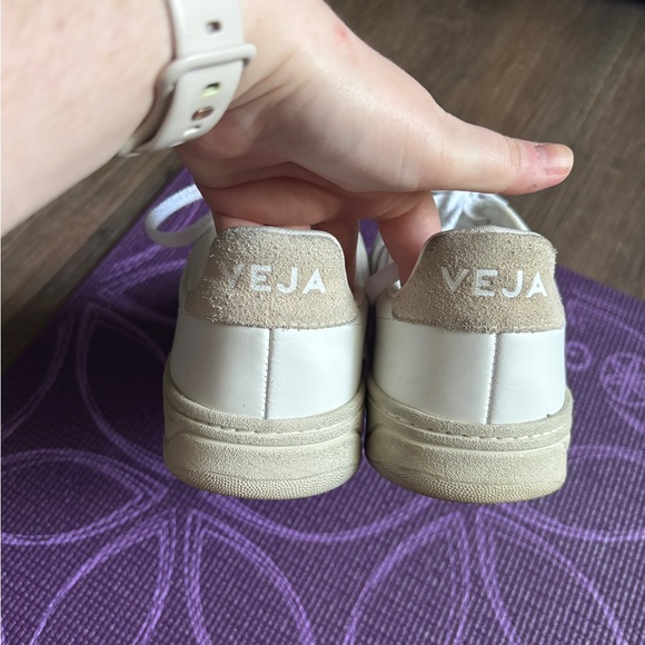 Veja V-12 Leather White Sable Size 39 UK, Size 8 US - Picture 7 of 11